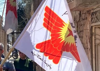 حزب الاتحاد السرياني يشارك في مظاهرة بالقامشلي رفضاً للإعلان الدستوري