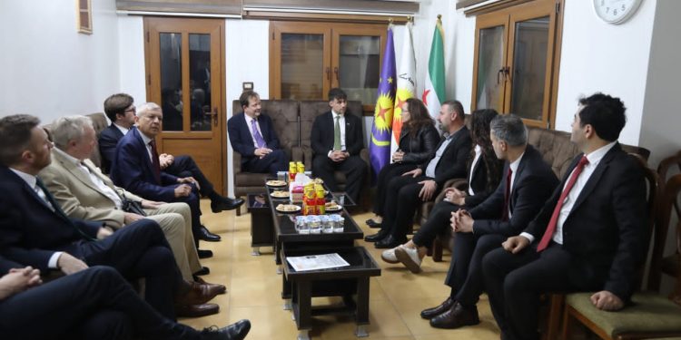 وفد برلماني أوروبي بريطاني يزور حزب الاتحاد السرياني في سوريا