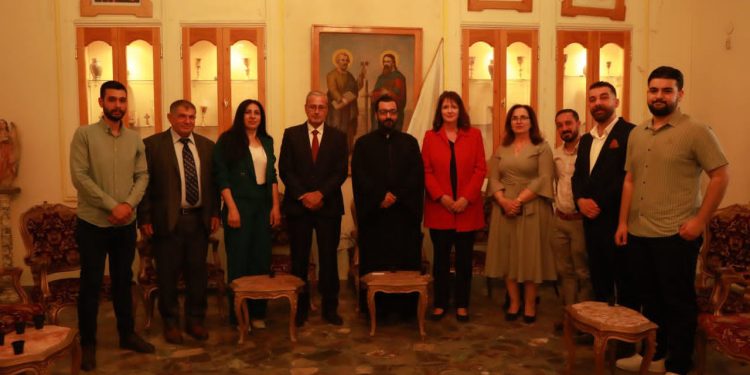 حزب الاتحاد السرياني يزور كنائس القامشلي بمناسبة عيد القيامة برفقة نادين ماينزا
