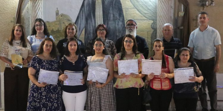 لجنة أحياء السريان والأربوية والبشيرية تختتم دورة تمريض ولغة سريانية في القامشلي وتكرّم المتخرّجين