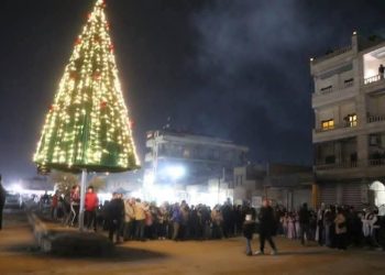 اتحاد الشبيبة السريانية التقدمية يضيء شجرة الميلاد في الحسكة