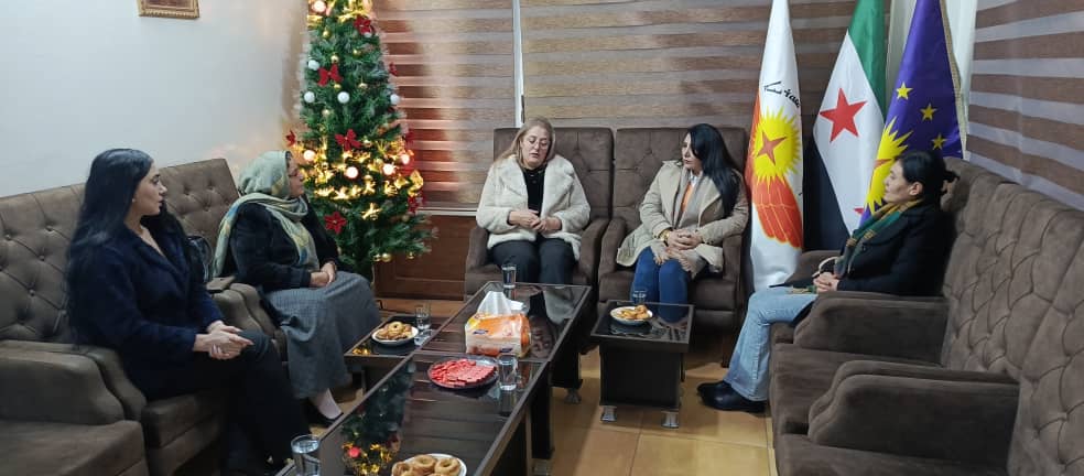 وفدٌ نسائي يزور حزب الاتحاد السرياني لتقديم التهاني بمناسبة عيد الميلاد