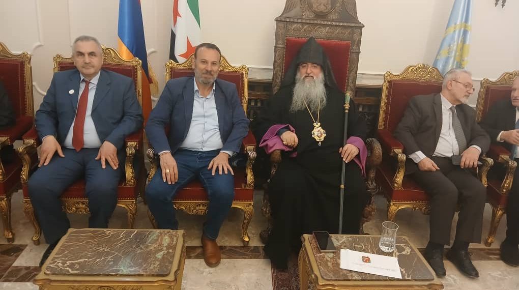 وفد من حزب الاتحاد السرياني يعايد مطران الأرمن الأرثوذكس بحلب