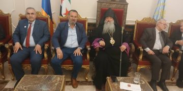 وفد من حزب الاتحاد السرياني يعايد مطران الأرمن الأرثوذكس بحلب