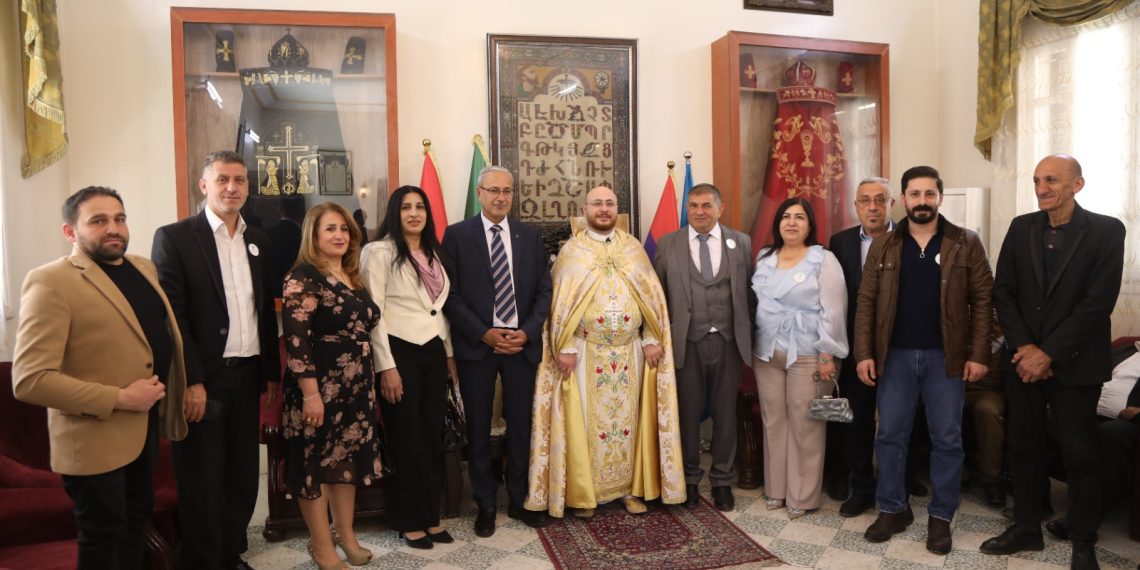 وفد من حزب الاتحاد السرياني يقدم التهاني للكنائس المحتفلة بعيد القيامة