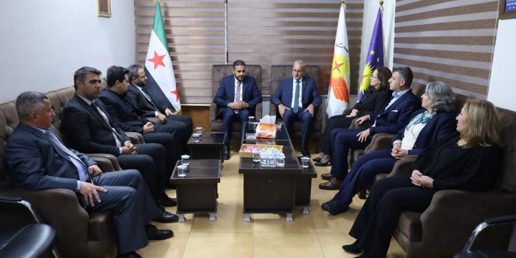 حزب الاتحاد السرياني يستقبل وفداً حكومياً يترأسه مسؤول الهيئة السياسية في الحسكة