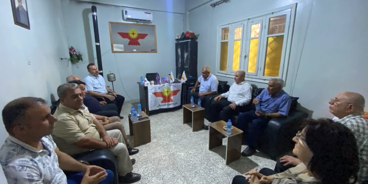 وفد من المجلس المحلي للمجلس الوطني الكردي في ديرك يزور مكتب حزب الاتحاد السرياني ويبحث تعزيز العلاقات المشتركة